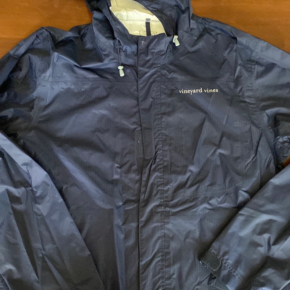 Vineyard vines light weight raincoat size small